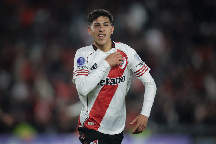Lautaro Pereyra y el festejo de su primer gol en River. Fotobaires.