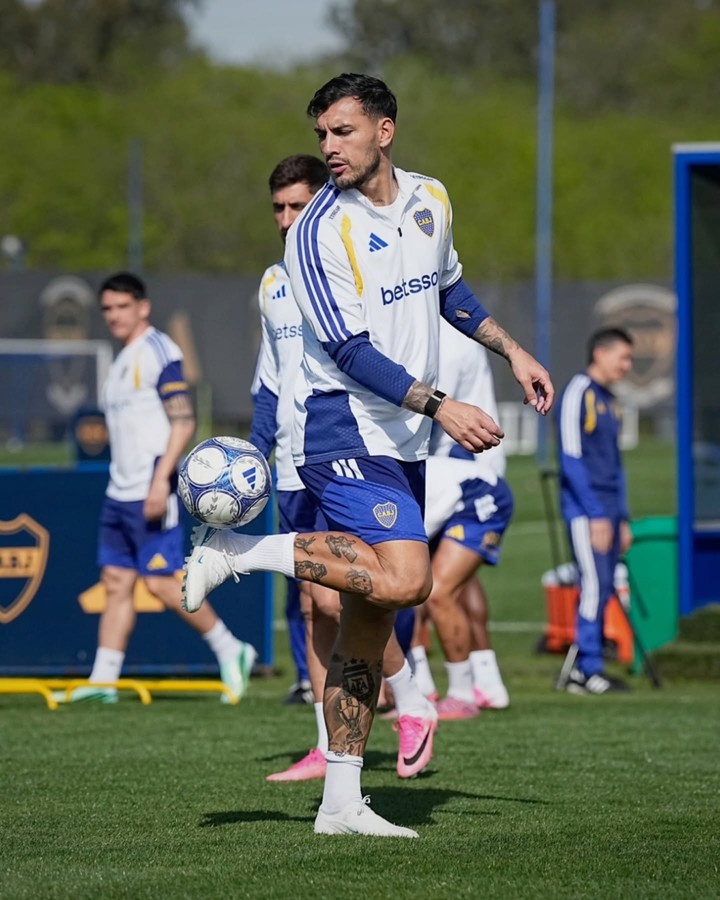 Paredes arrancaría en el banco en Avellaneda como lo hizo vs. Vasco da Gama (Prensa Boca).