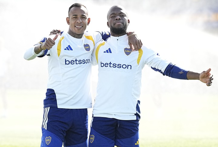 Villa pica en punta para volver al 11. Enner lo verá del banco. (Prensa Boca)