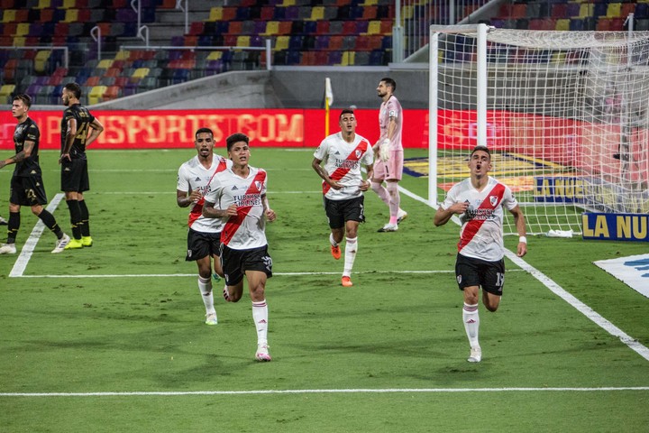 Gol de Borré en la Supercopa 2021 vs Racing (Emilio Rapetti).