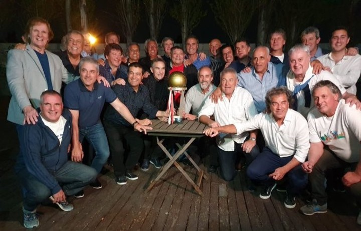 Los campeones del mundo de River en 1986, reunidos en 2020 (Twitter Claudio Morresi).